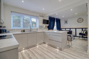 Kitchen/Diner- click for photo gallery